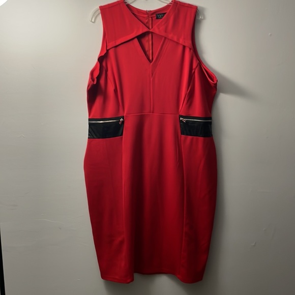 Eloquii Keyhole Sheath Dress - Picture 2 of 4